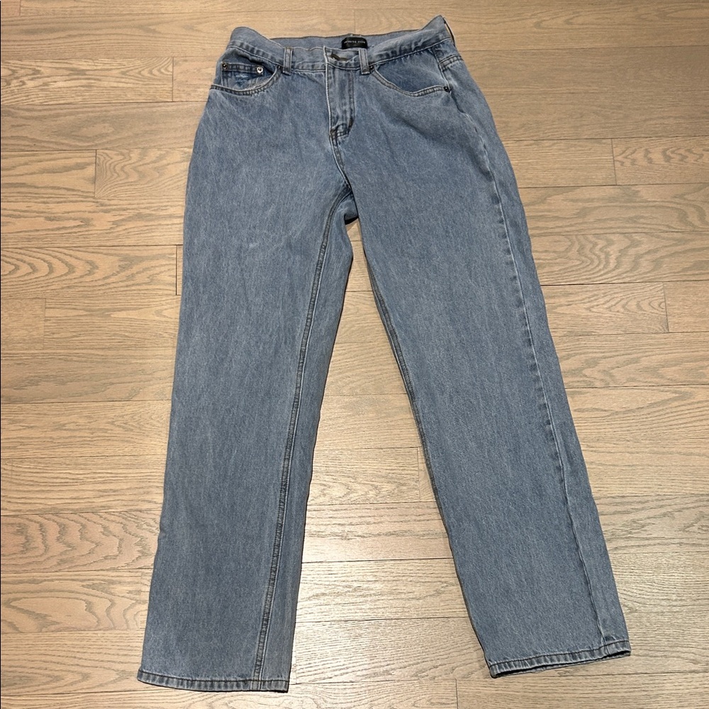 White Fox Boutique Women's Straight Jeans in Faded Blue